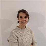Professeure passionnée et expérimentée. J'enseigne dans la bonne humeur.